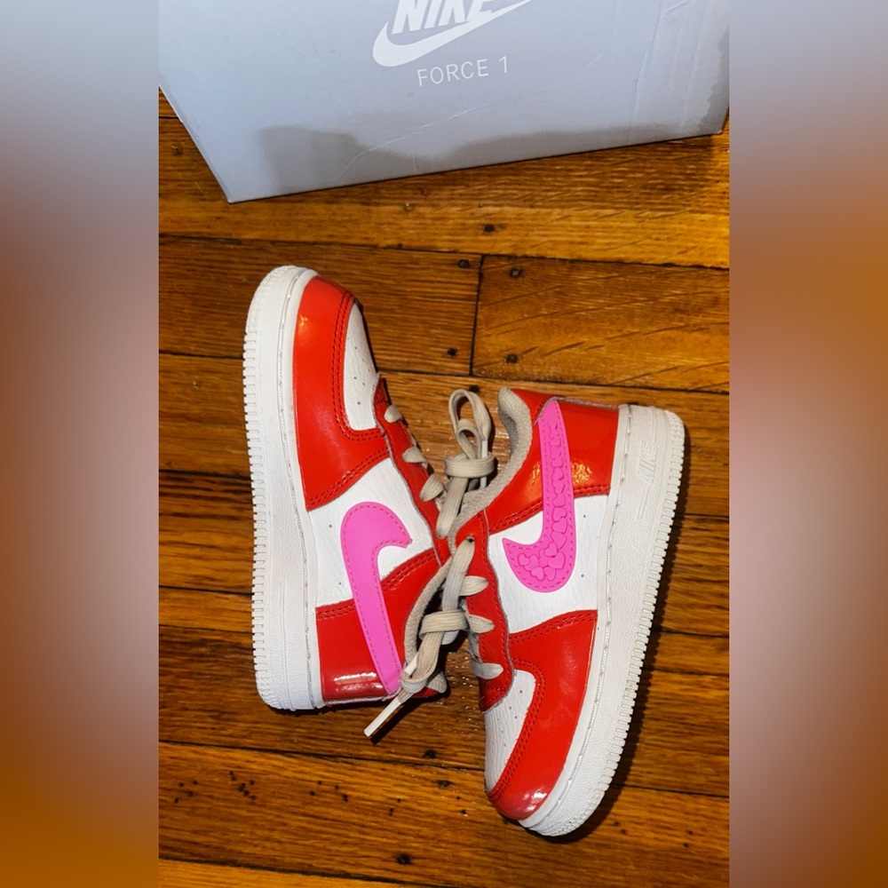 Nike Air Force One Valentine’s Day Size 8C - Picture 5 of 11
